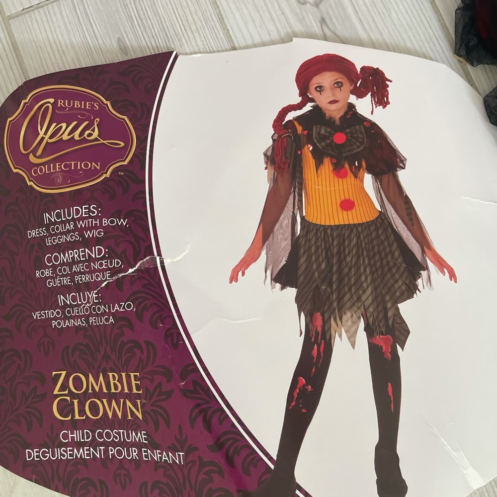 Halloween zombie clown